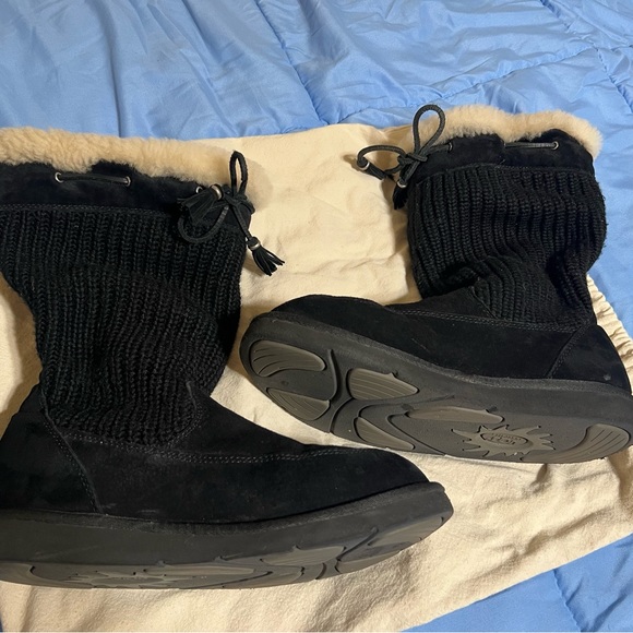 Women’s Ugg suburban sweater suede boots - Picture 2 of 8